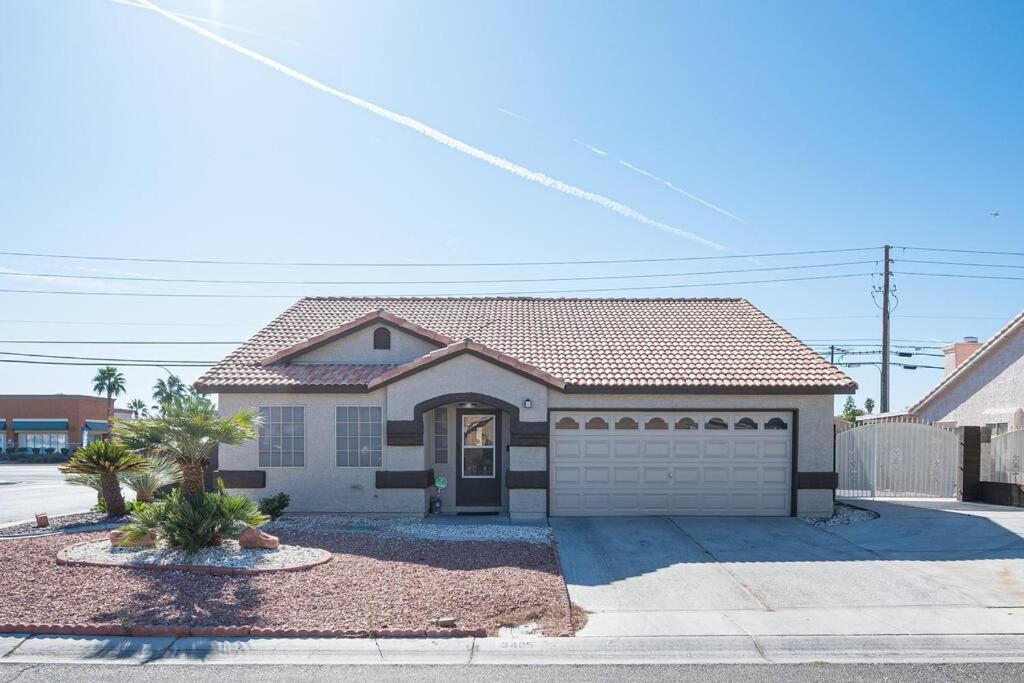 Modern Home! Pool & Jacuzzi ラスベガス エクステリア 写真