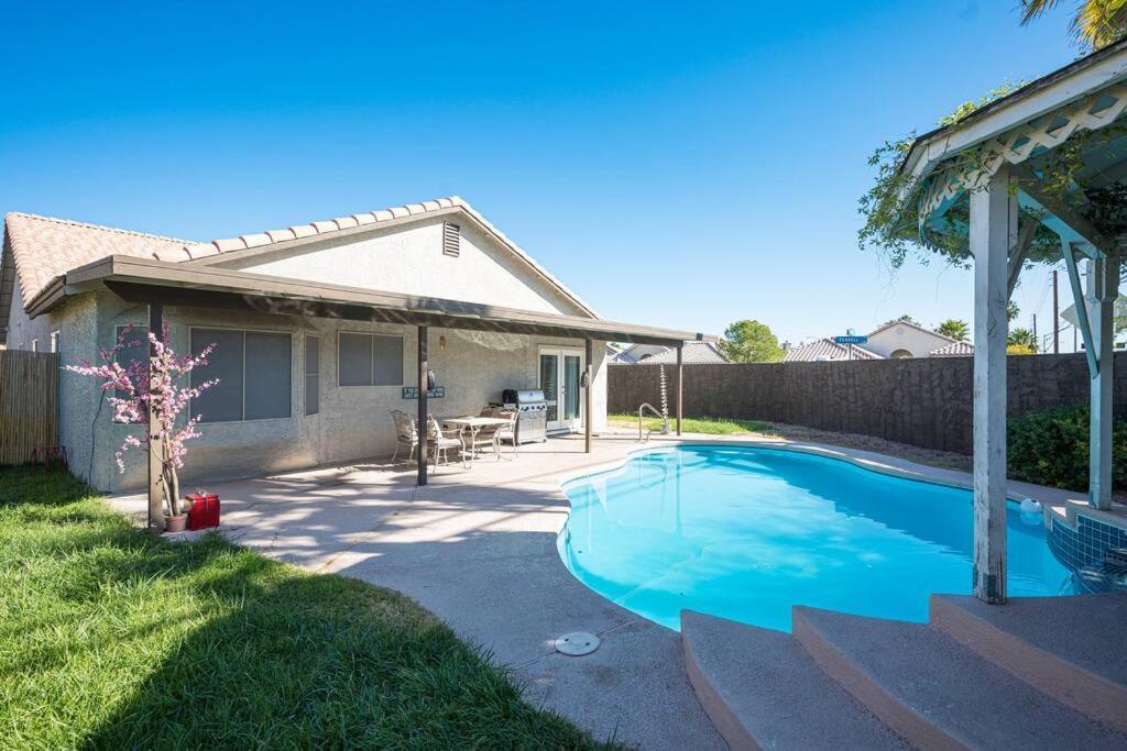 Modern Home! Pool & Jacuzzi ラスベガス エクステリア 写真